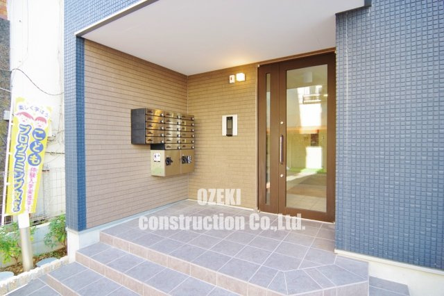 リーブルファイン大袋駅前のエントランス