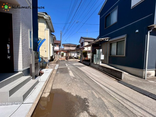 北本市二ツ家4丁目　新築戸建　ブルーミング01の前面道路含む現地写真