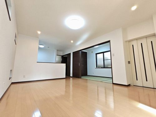 【居間・リビング】 | 【仲介手数料０円】藤沢市大庭　中古一戸建て | 藤沢市大庭　中古一戸建て