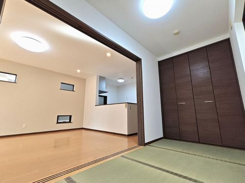 【居間・リビング】 | 【仲介手数料０円】藤沢市大庭　中古一戸建て | 藤沢市大庭　中古一戸建て