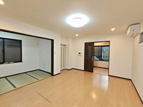 【居間・リビング】 | 【仲介手数料０円】藤沢市大庭　中古一戸建て | 藤沢市大庭　中古一戸建て