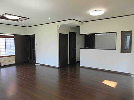 広島市安佐北区安佐町大字鈴張字平尾台　中古一戸建ての居間・リビング