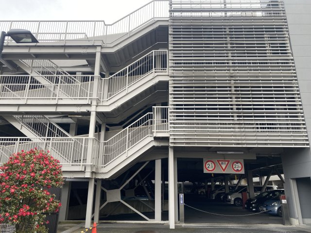 ロイヤルアーク香櫨園の駐車場|自走式平面駐車場ハイルーフ車も入ります。