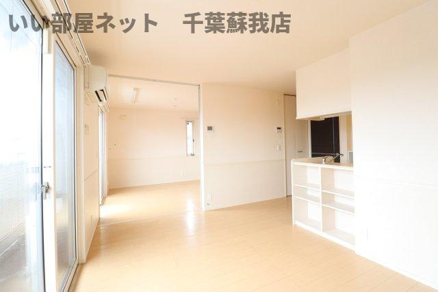 クレールコートの居間・リビング|ゆったり過ごせる居間です