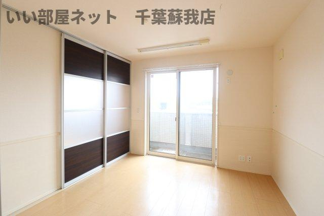 クレールコートの寝室|開放的な寝室です