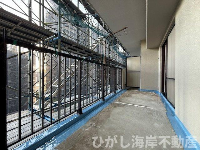 ベルパーク湘南茅ヶ崎E館のバルコニー|大規模修繕中　バルコニー