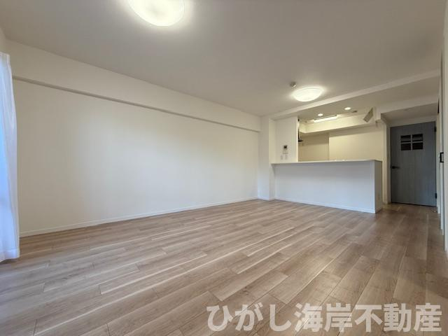 ベルパーク湘南茅ヶ崎E館の居間・リビング|新規リフォーム完了！　16.1帖　LDK