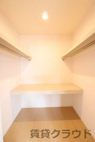 ソフィアクレール　Aの収納|ウォークインクローゼット　是非実際に広さを感じてほしいです！