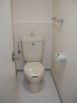 【トイレ】 | サンロイヤル | ※別部屋写真です