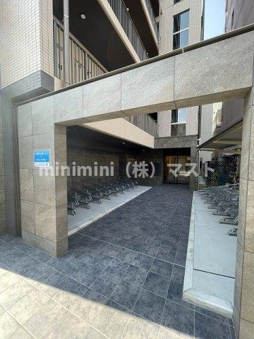 シャルールメゾン桃谷のエントランス