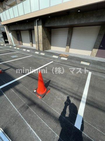 シャルールメゾン桃谷の駐車場