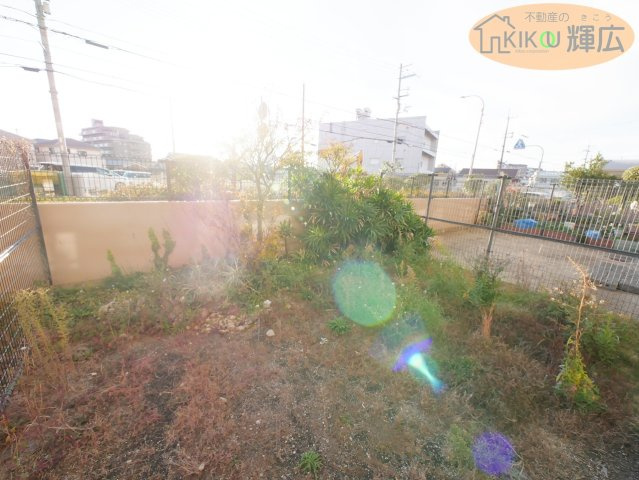 エクセランス大久保Ⅰ番館　1階の庭