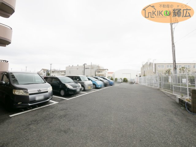 エクセランス大久保Ⅰ番館　1階の駐車場