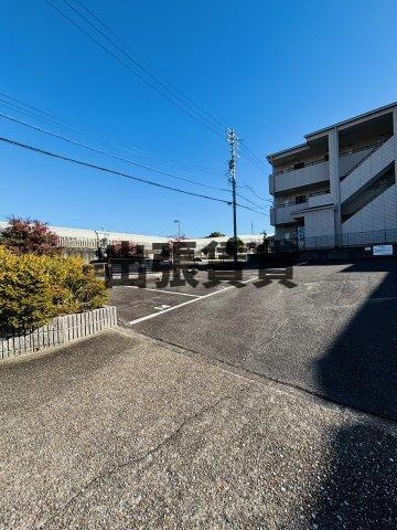 仲介手数料0円！鈴の木ハイツCの駐車場