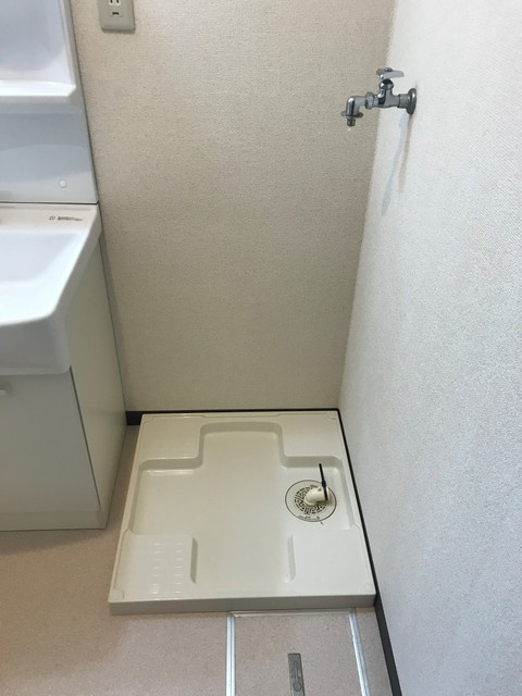 アゼリア岡津の設備|室内洗濯機置場　※現況優先