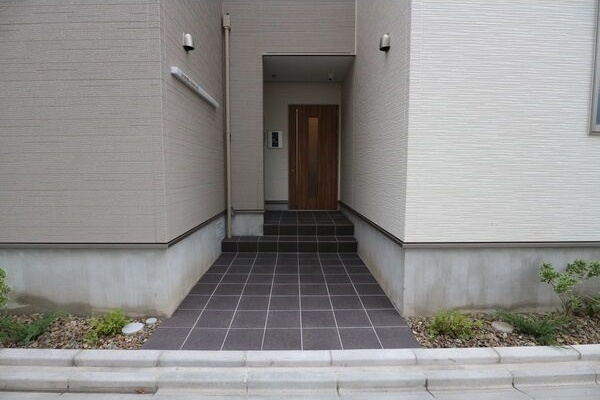 Grandtic Smart 山王のエントランス|毎日通るエントランスはこのようになっています