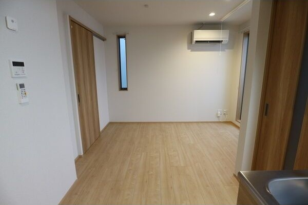 Grandtic Smart 山王の居間・リビング|こちらのリビングで趣味の時間をお楽しみください