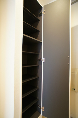 リブリ・反町・東神奈川の玄関