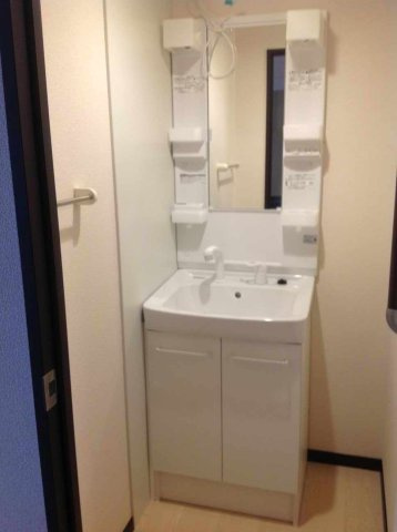 レオネクスト勢峯荘の内装|独立洗面台