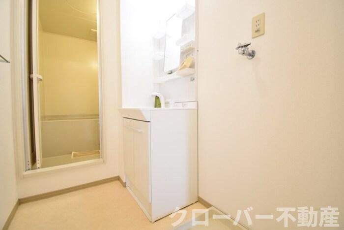 メゾン・シャルム A棟の洗面所|室内洗濯機置場