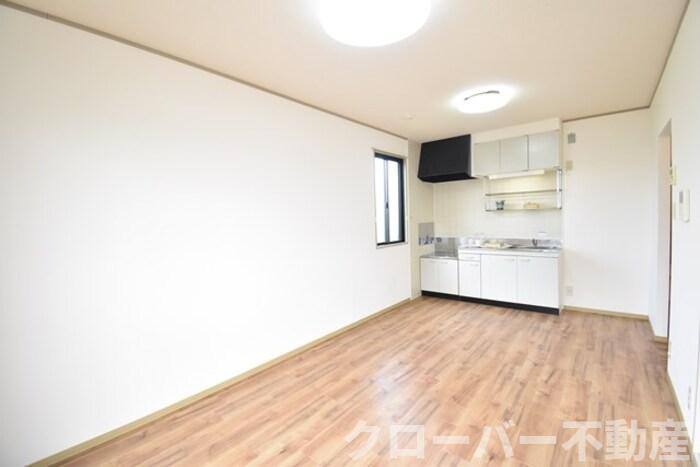 メゾン・シャルム A棟の居間・リビング|ＤＫ９帖