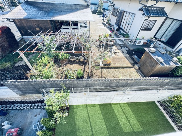 柏市花野井新築戸建【花野井小学校：7分】の展望|バルコニーより南側眺望・南側隣地庭スペースで日当たり良好♪