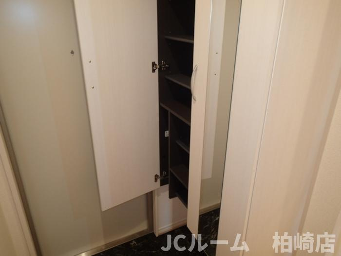 柏崎市松波３丁目のアパートの玄関