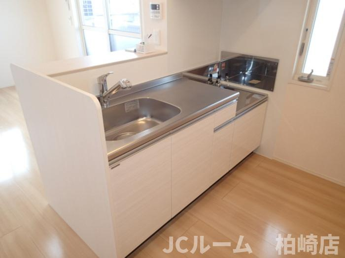 柏崎市松波３丁目のアパートのキッチン