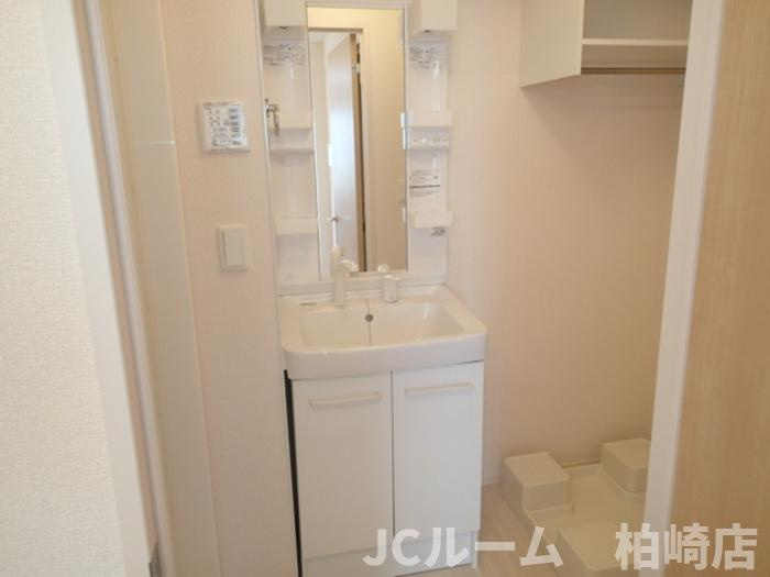 柏崎市松波３丁目のアパートの洗面所