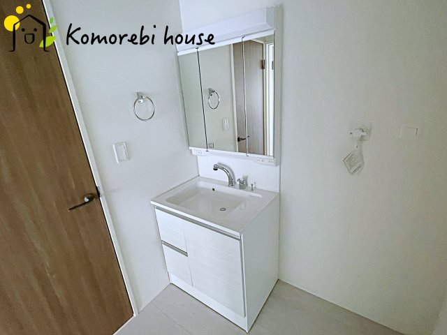 さいたま市東大宮　6期　新築一戸建て　グラファーレ　02の独立洗面台|独立洗面化粧台が付いています
