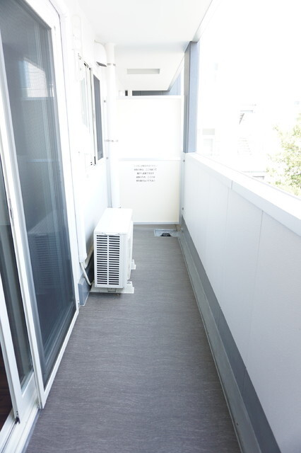 グラディート大沢川原のバルコニー