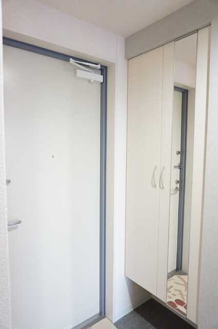 グラディート大沢川原の玄関