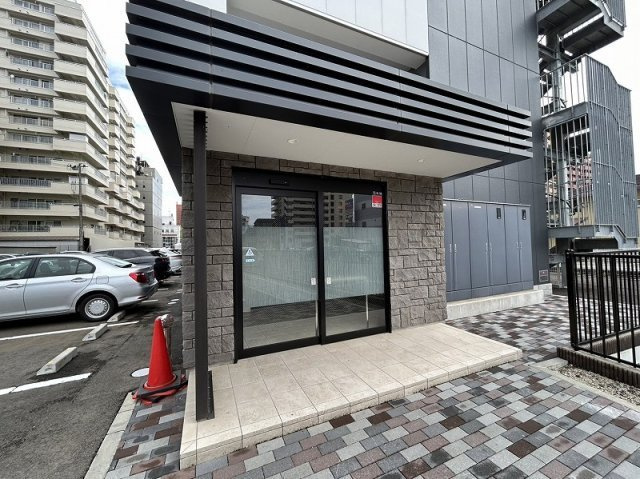 グラディート大沢川原のエントランス