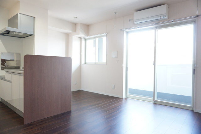 グラディート大沢川原の居間・リビング