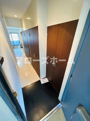 【玄関】 | ラ・ターブル西神戸 | ※室内写真はモデルルームです。家具等は付属しません。