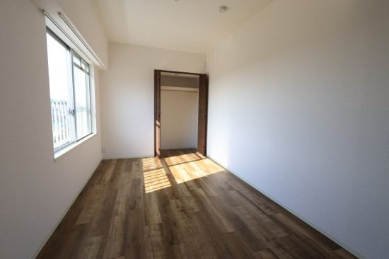 伊藤ハイツ　５０１号室の寝室|使い勝手のいい寝室です