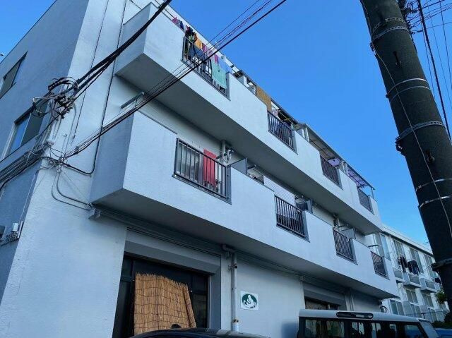 春月ビル（シュンゲツビル）のエントランス