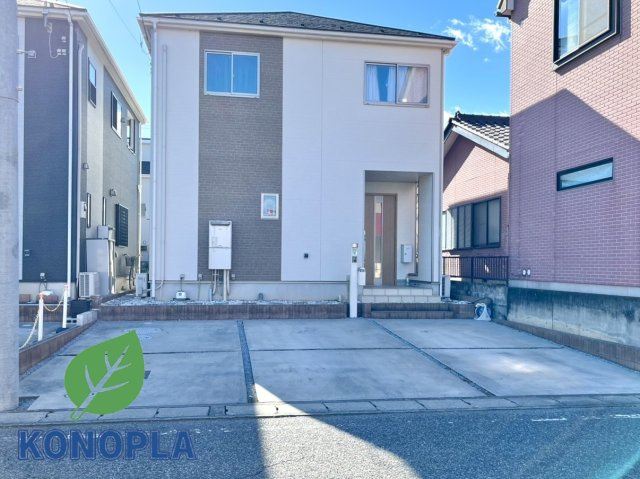 【中古戸建】邑楽郡大泉町朝日3丁目の外観|■外観｜特徴のある個性的な住まいと美しい街並み、そして住みやすい環境を、ぜひ現地でご覧になりませんか。お気軽にお問合せください(^^)  