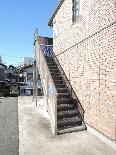 横浜市瀬谷区南台１丁目のアパートのエントランス|2階入り口