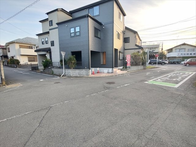 【前面道路含む現地写真】の画像