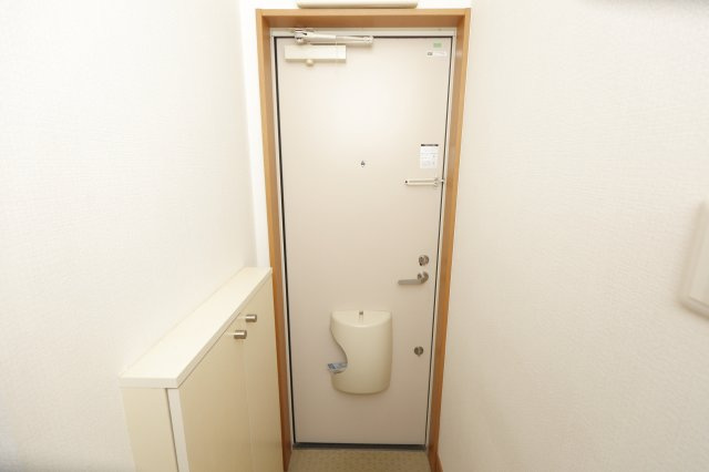 ハイツマコトCの玄関