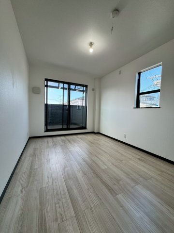 守口市金田町2丁目の洋室|約6帖。全居室広さがあるのでのびのびと生活ができます！
各部屋に収納も完備！