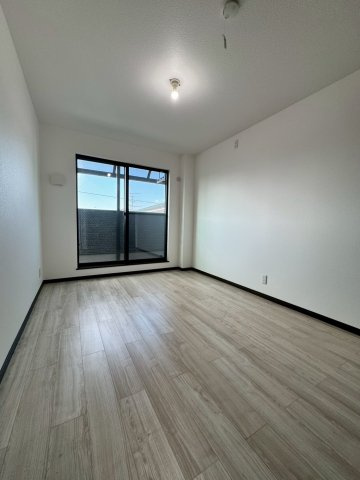 守口市金田町2丁目の洋室|全室バルコニーに面して明るく風通しの良いお部屋です。