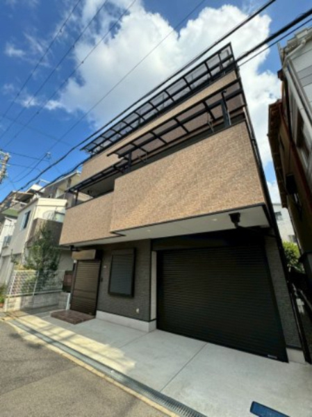 守口市金田町2丁目の外観|電動シャッター車庫付き・屋上付き3階建て中古戸建物件です！
大阪メトロ谷町線「大日」駅徒歩約22分・バス「大久保」停徒歩約4分