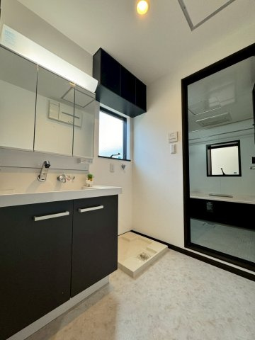 守口市金田町2丁目の独立洗面台|洗面室もゆとりがあります。
