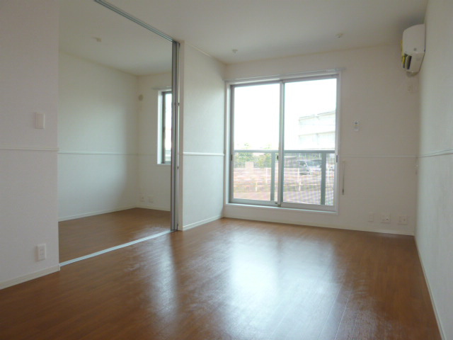 コンシェルジュ福井Ｂの居間・リビング