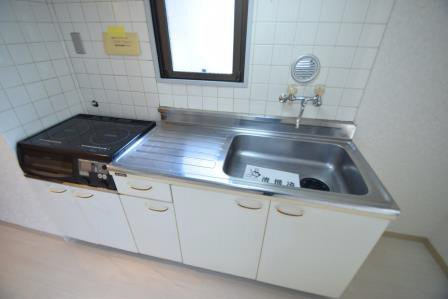 パシフィックコーポ２のキッチン|２口ＩＨコンロ付き