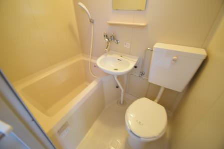 パシフィックコーポ２の浴室|３点ユニットバス