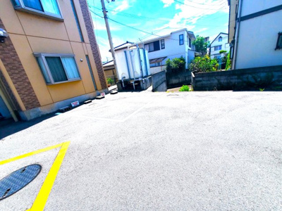 【駐車場】 | コスモパート Ⅱ | 駐車場があるので、車を買う予定の方も安心です