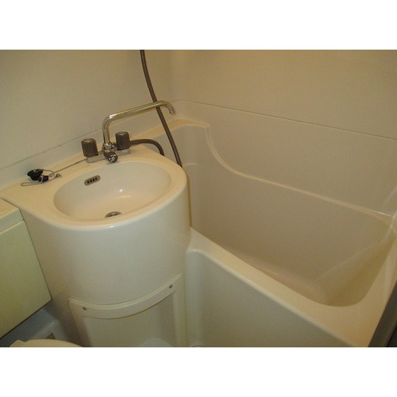 ファミーユヤマダの浴室